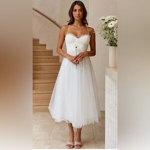SMITTEN SWEETHEART NECKLINE CHIFFON MIDI DRESS WHITE